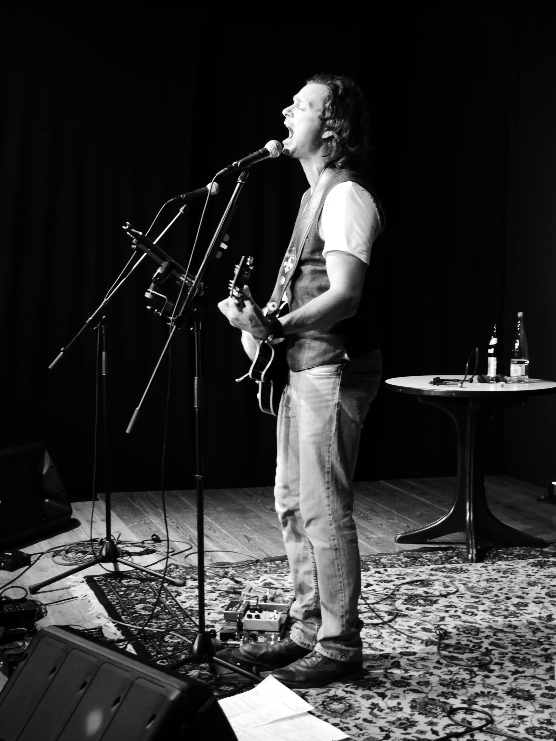 Utte live in Neuler #livemusic #joerguttevogt #farrenstall #neuler 